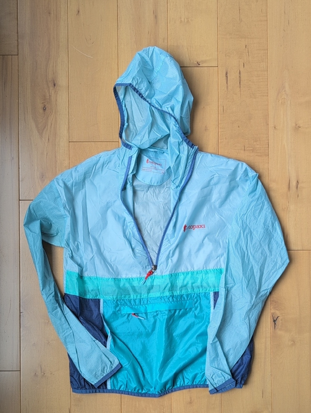 cotopaxi light blue & teal windbreaker jacket size small
